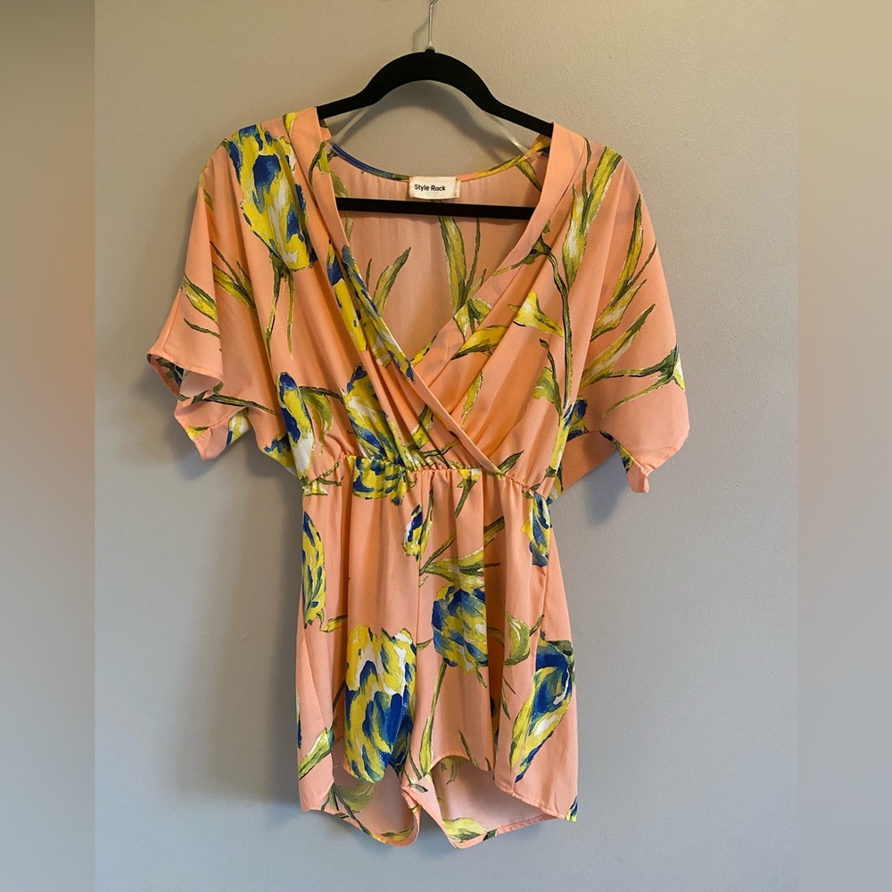 Style Rack Floral Peach Wrap Romper Size S | Style 62178